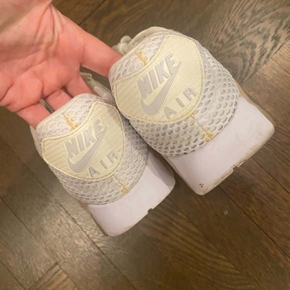 GENTLY USED NIKE SNEAKERS - Picture 2 of 4